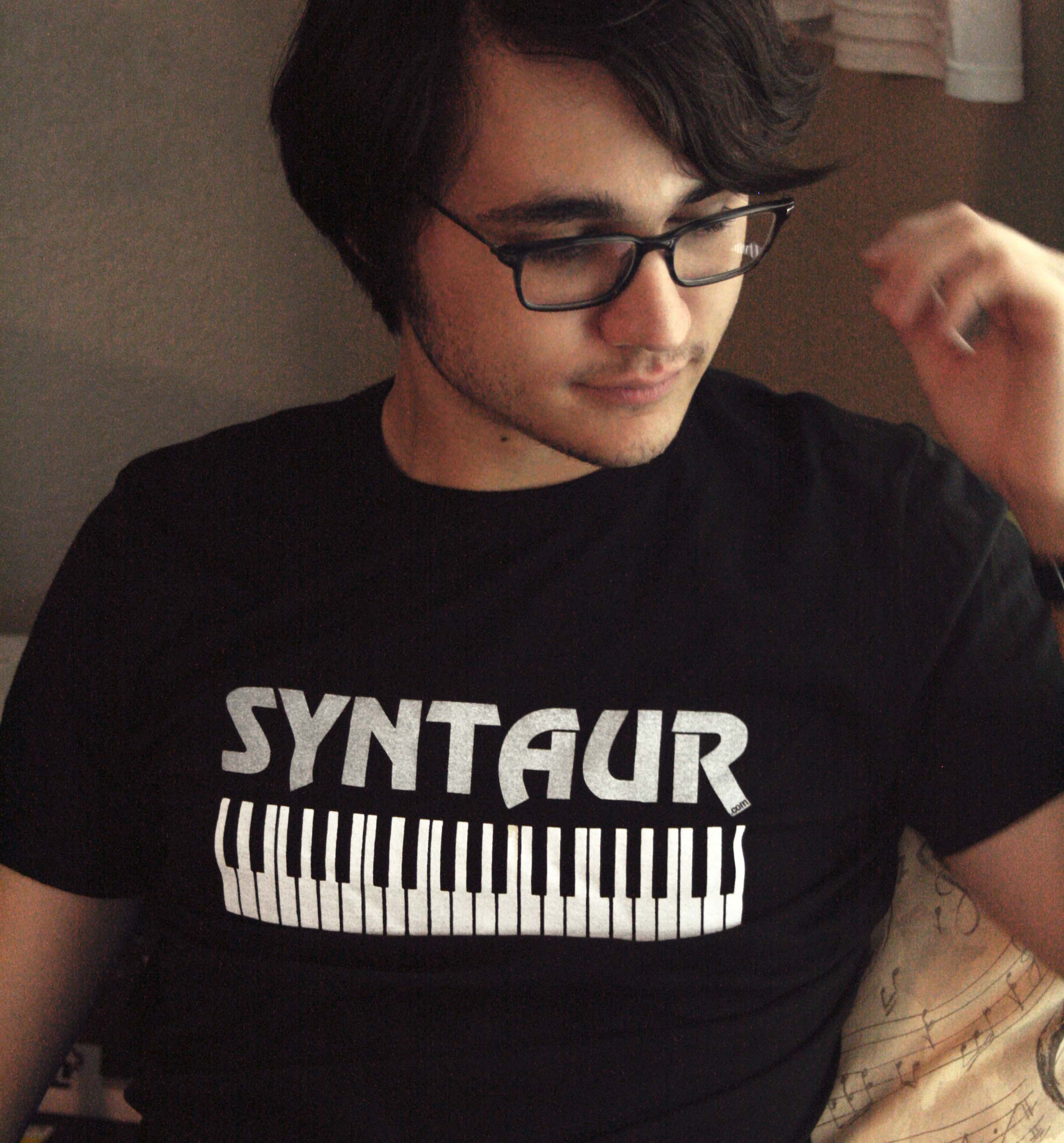 Black shirt with gray SYNTAUR.com logo and white keys