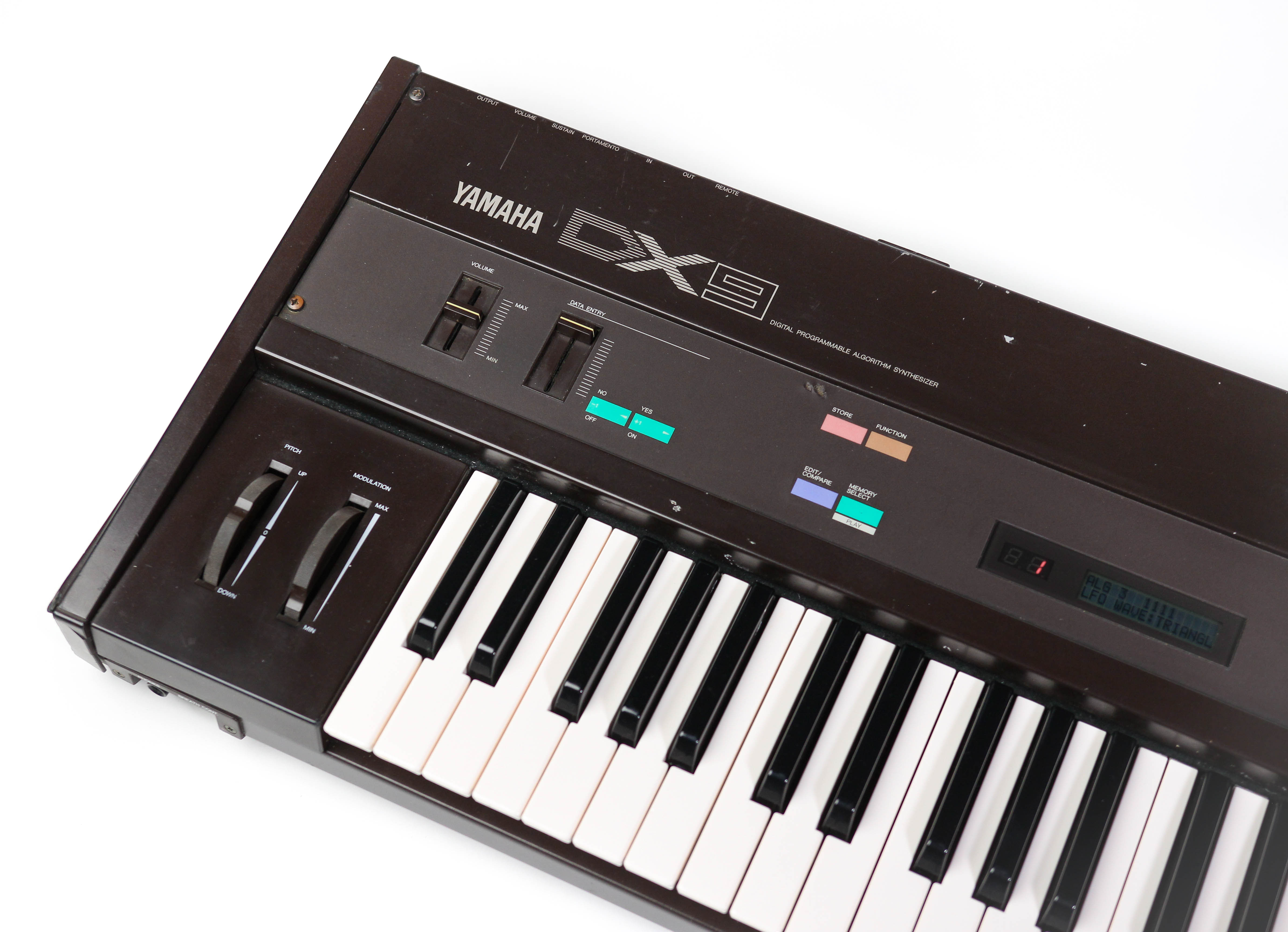 Yamaha DX9 synthesizer