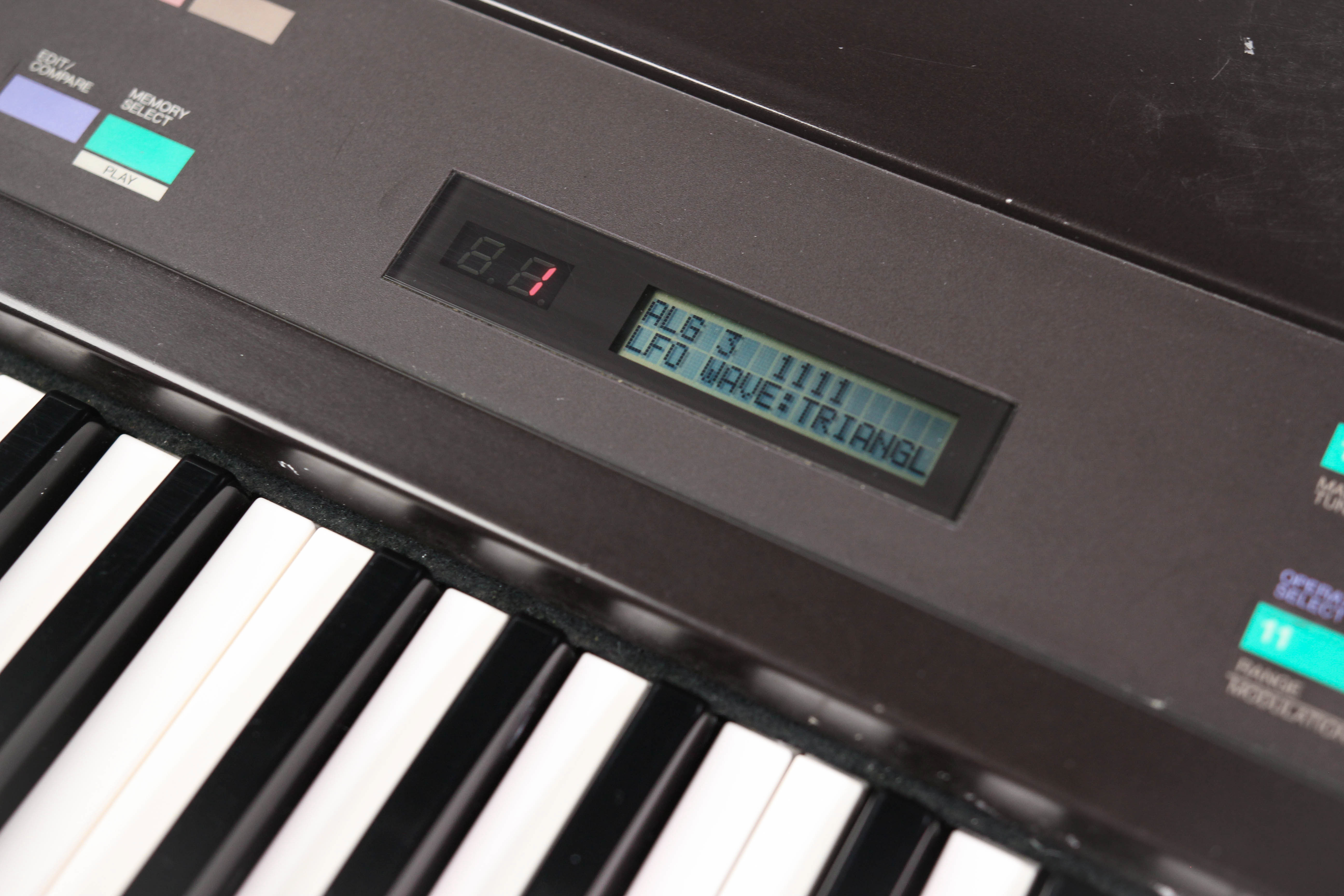 Yamaha DX9 synthesizer