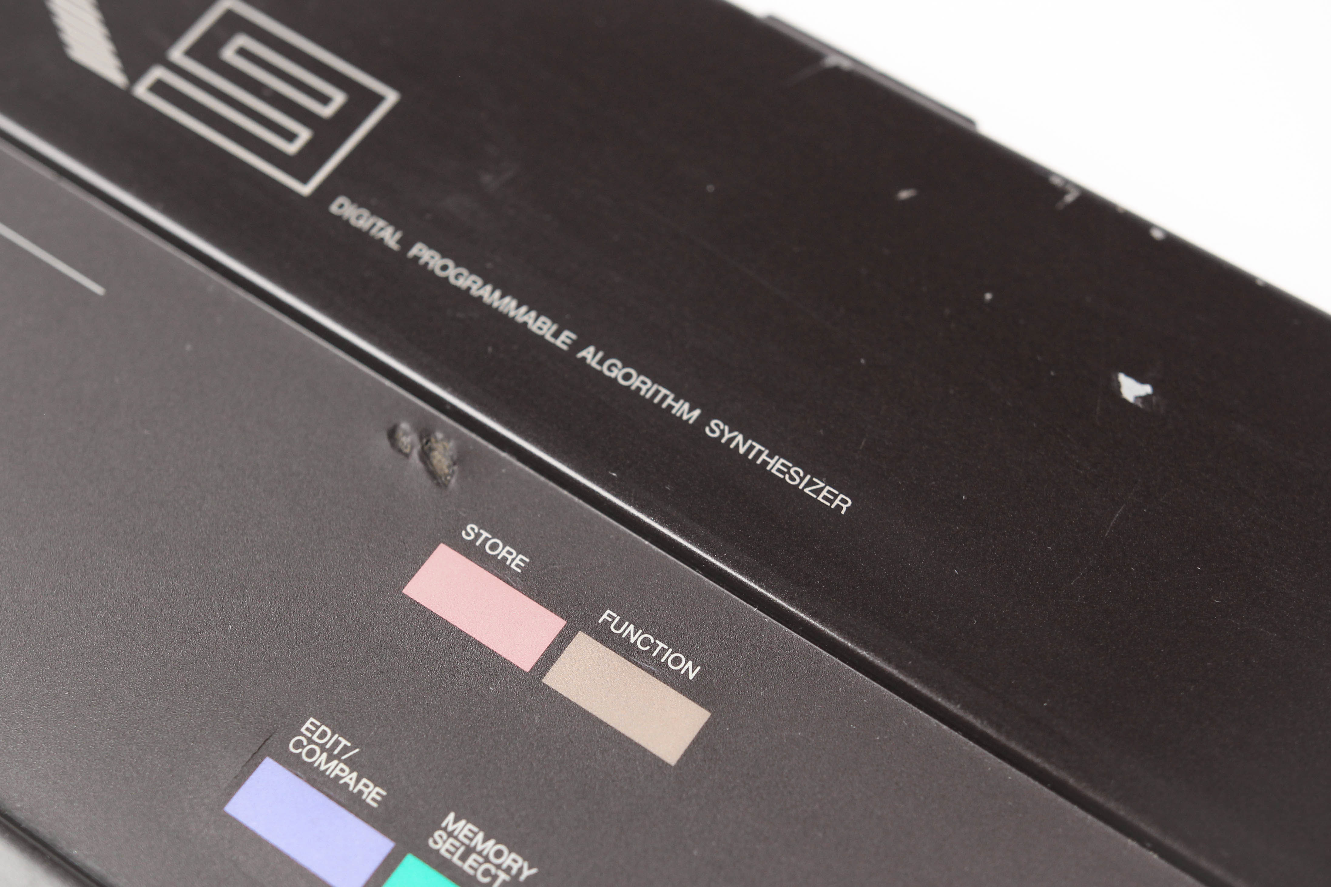 Yamaha DX9 synthesizer