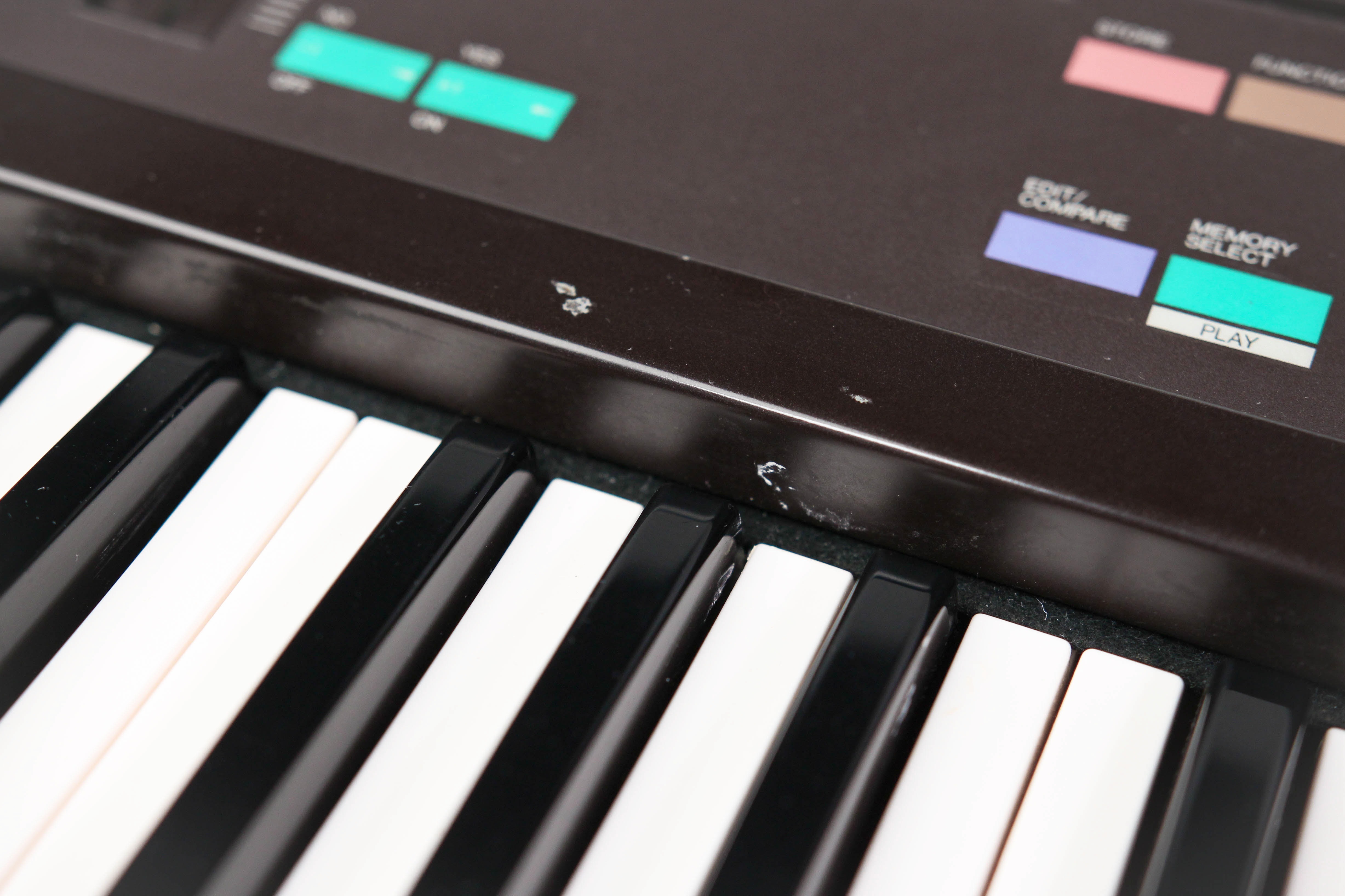 Yamaha DX9 synthesizer