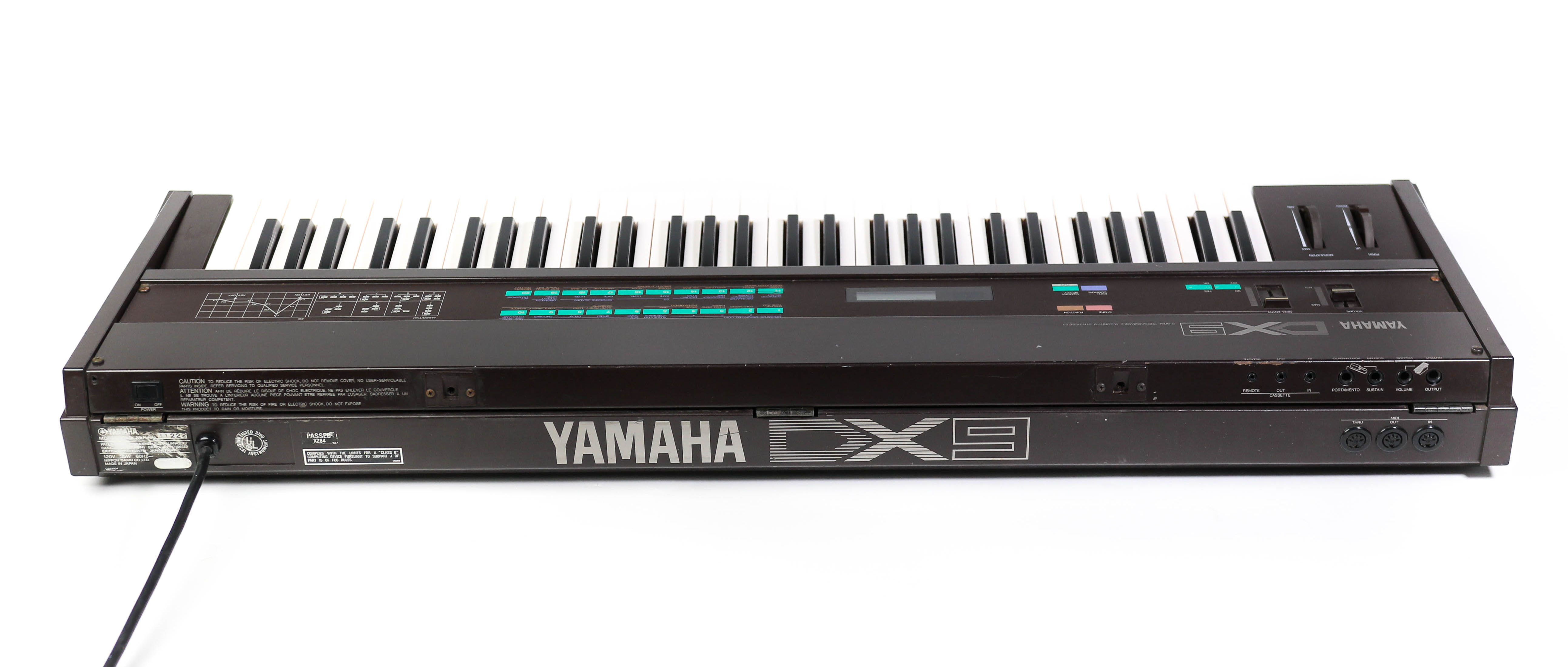 Yamaha DX9 synthesizer
