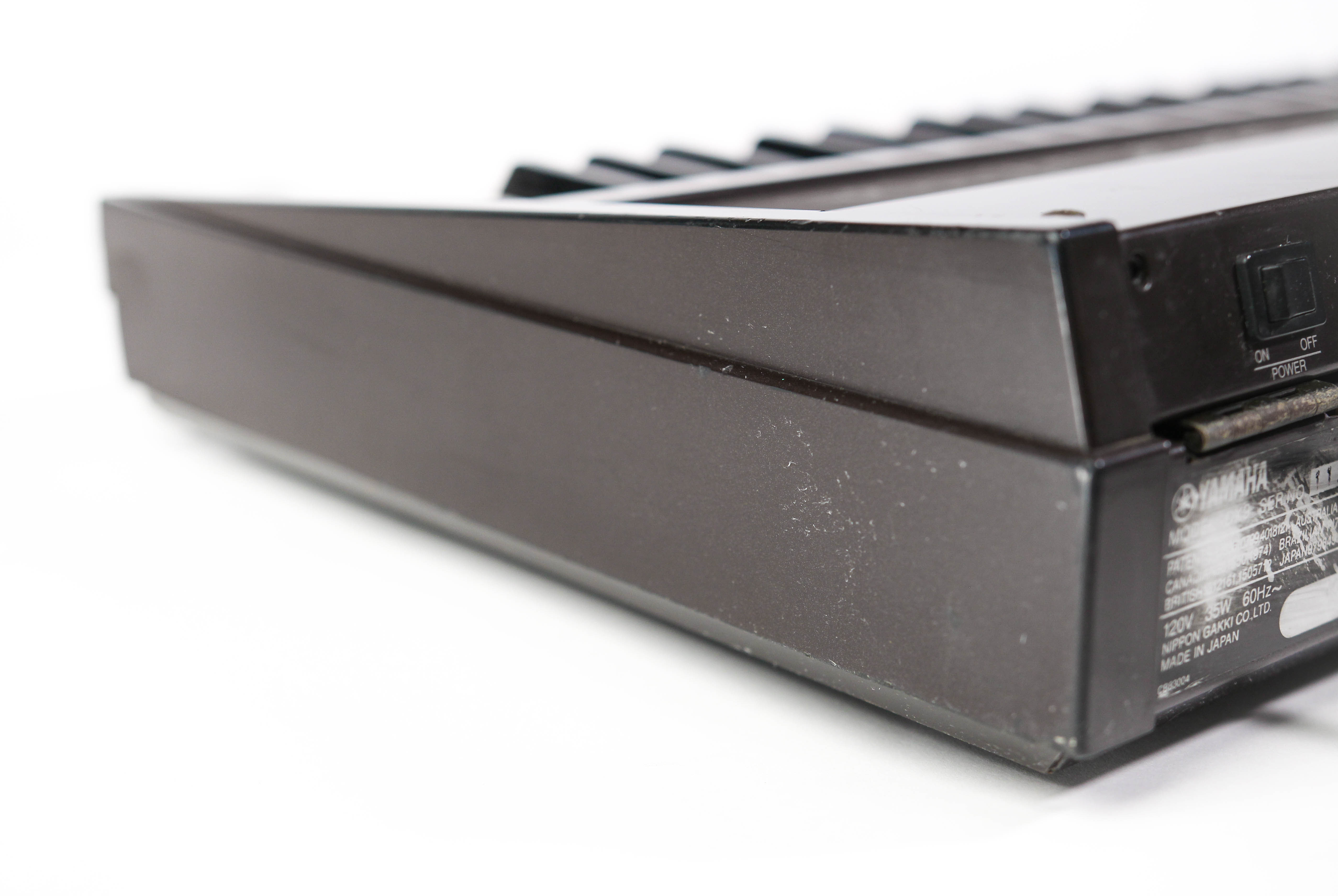 Yamaha DX9 synthesizer