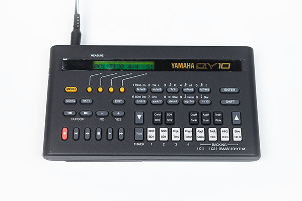 Yamaha QY10 workstation