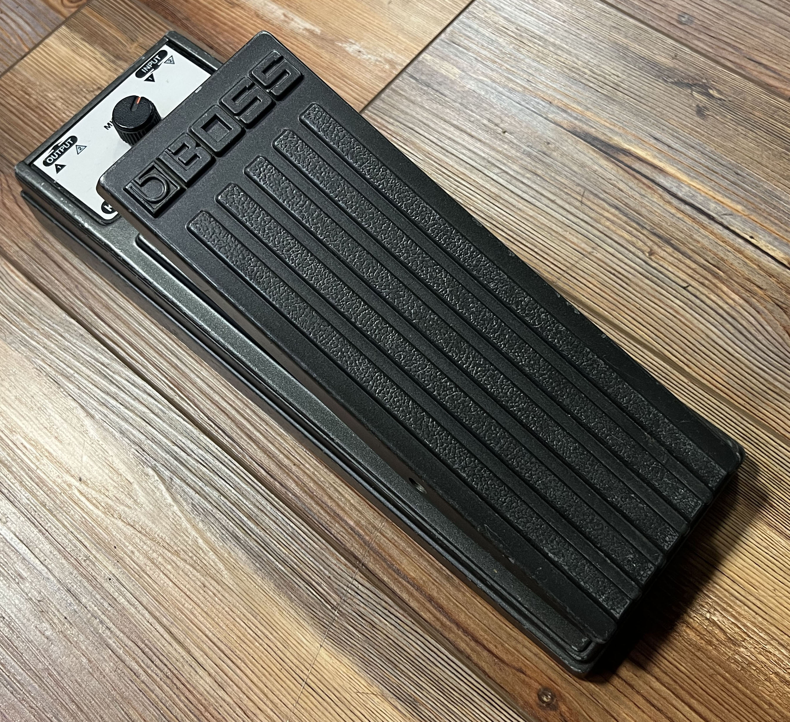 Boss FV-200 volume pedal
