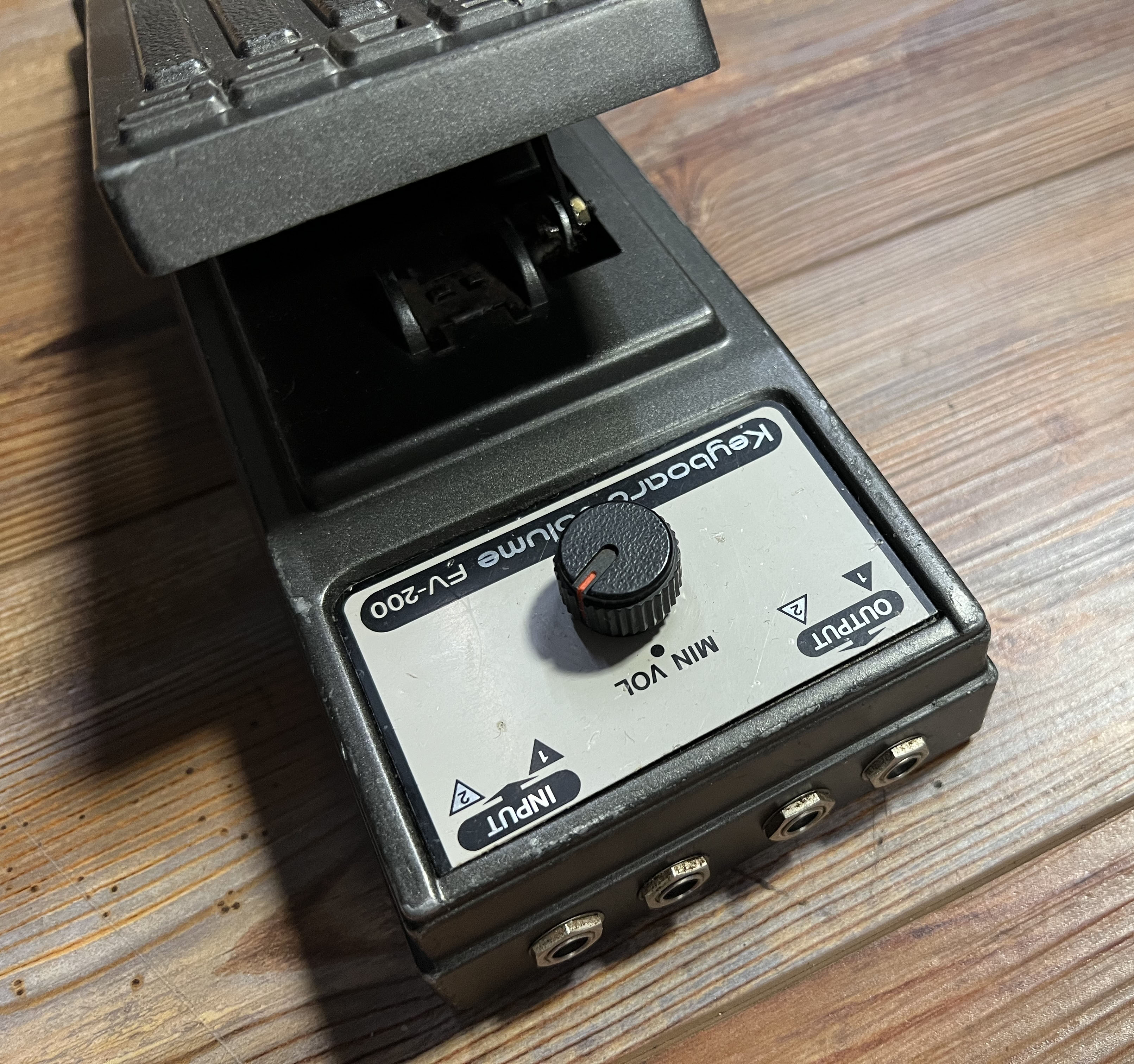 Boss FV-200 volume pedal