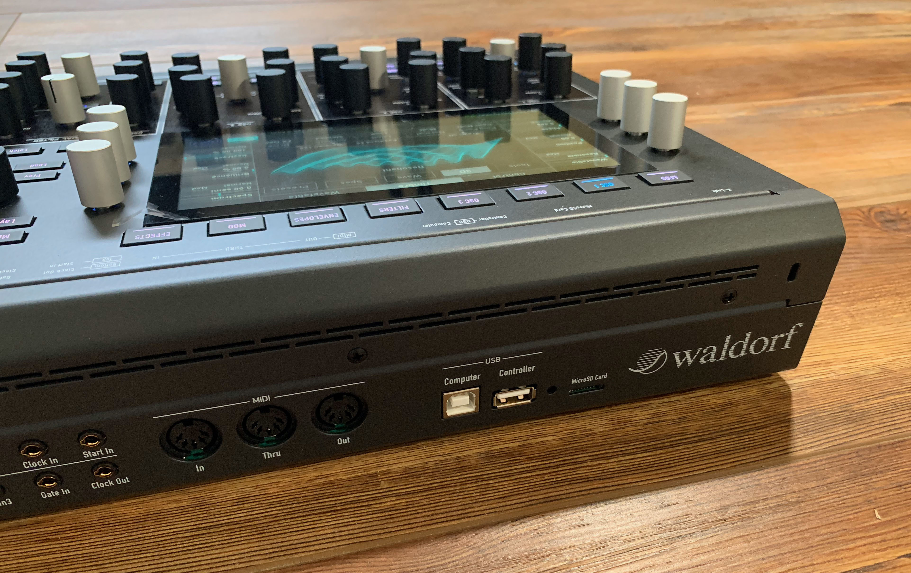 Waldorf Iridium synthesizer