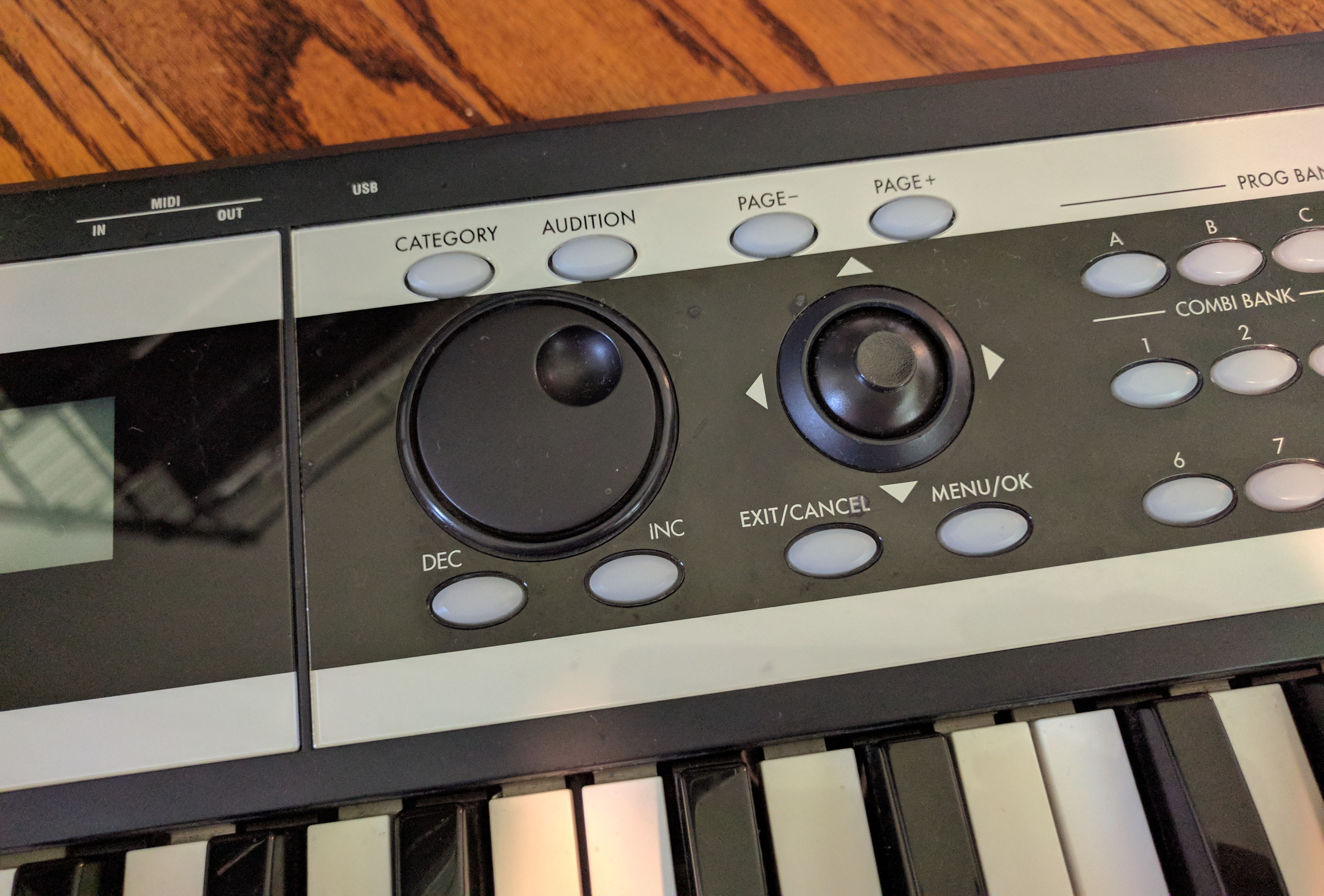 Korg X50 目出度く Music Synthesizer