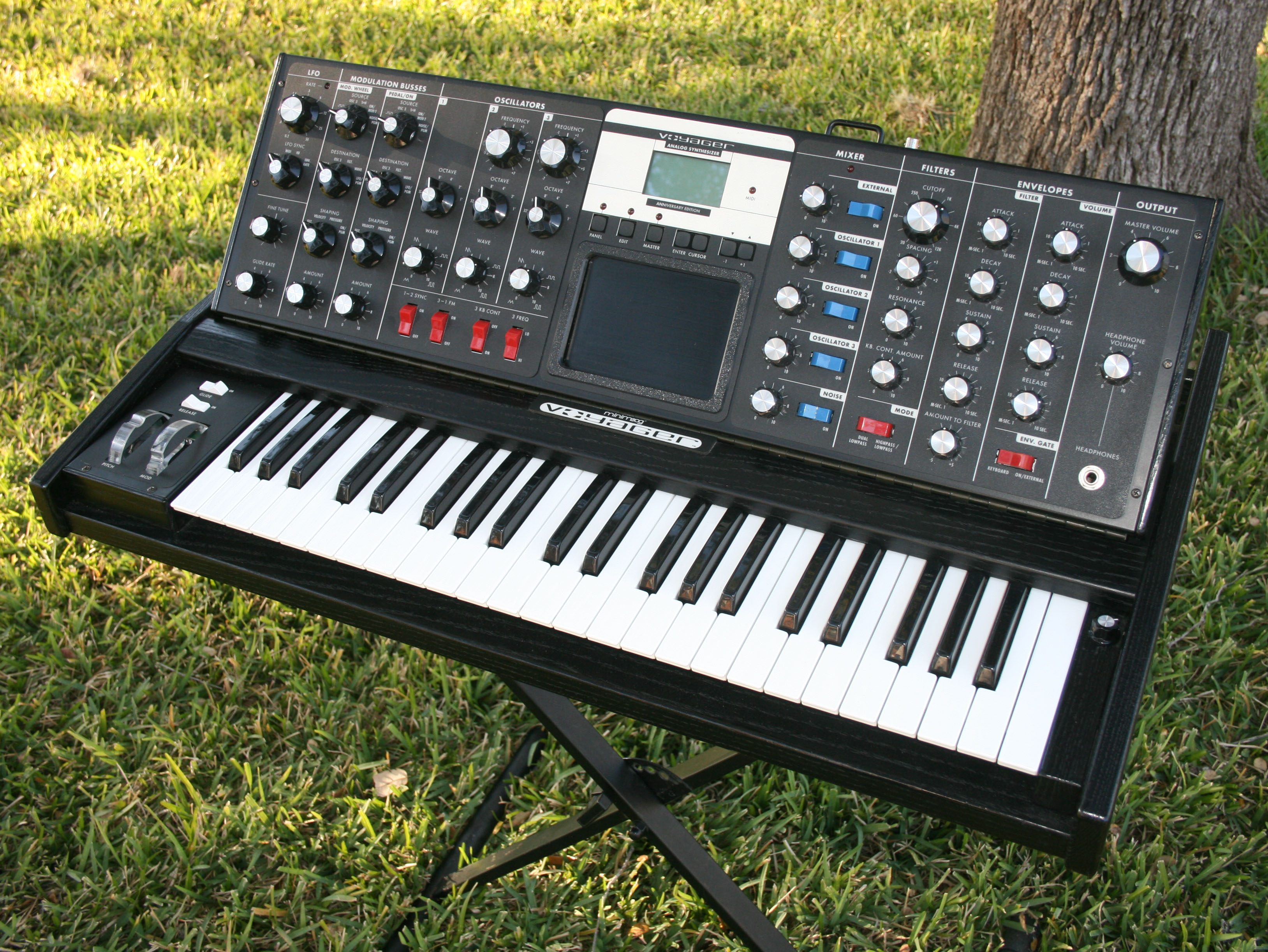 Moog Minimoog Voyager photo gallery Syntaur