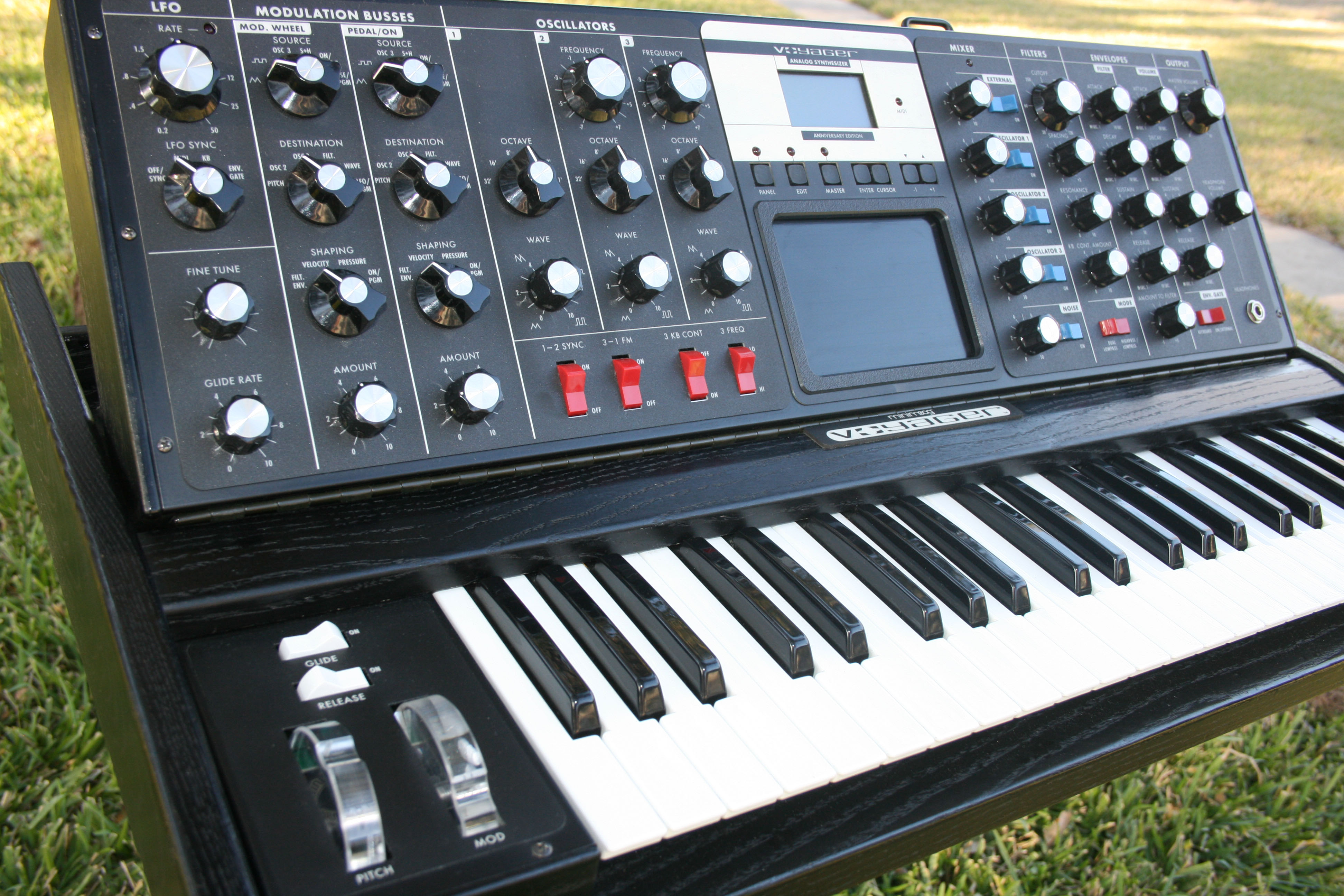 Moog Minimoog Voyager photo gallery - Syntaur