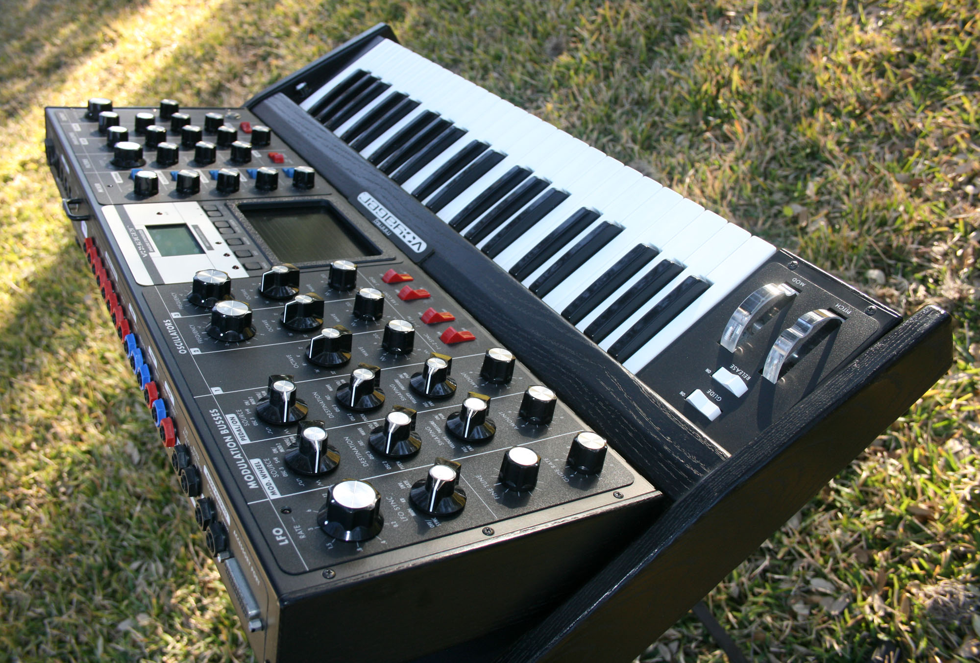 Moog Minimoog Voyager photo gallery - Syntaur