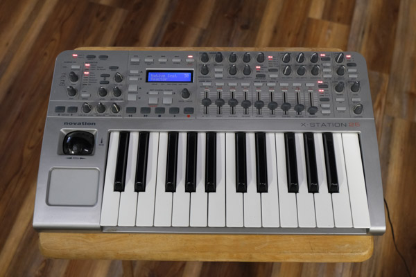 Novation X-Station 25